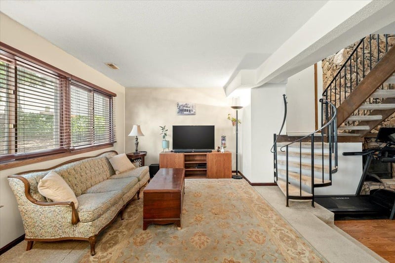 5530 E Bavarian Ps, Fridley, MN 55432