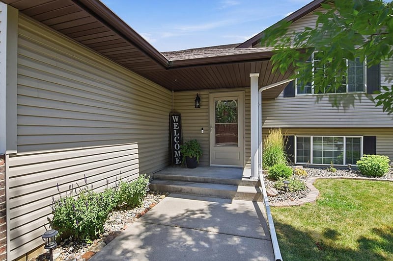 1264 Stone Ridge Rd, Sauk Rapids, MN 56379