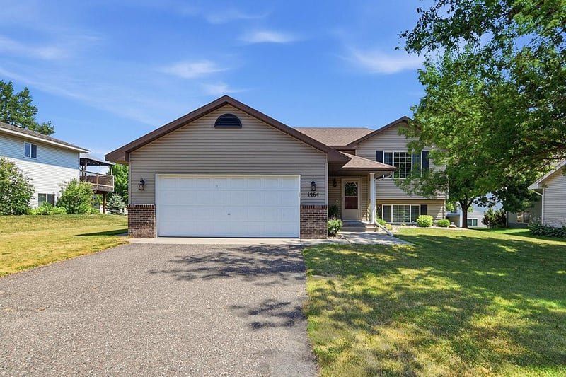 1264 Stone Ridge Rd, Sauk Rapids, MN 56379