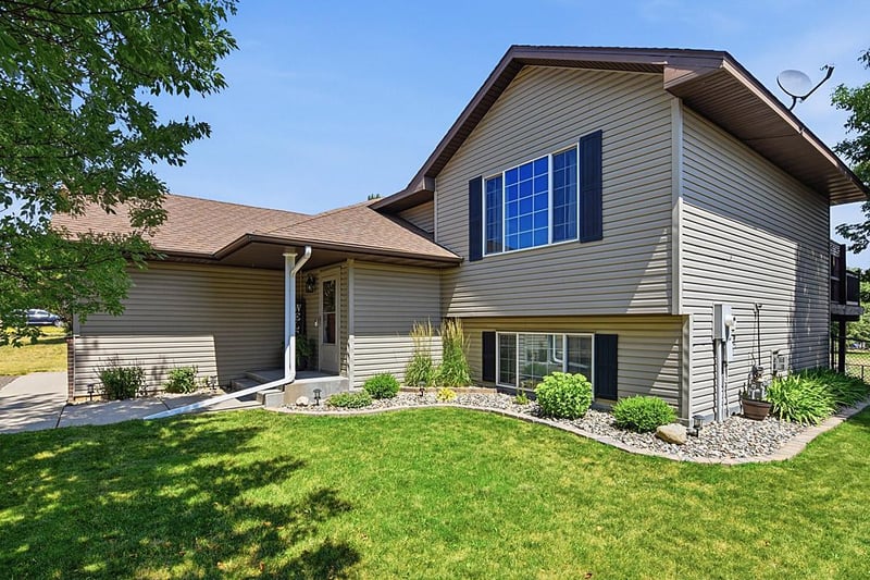 1264 Stone Ridge Rd, Sauk Rapids, MN 56379