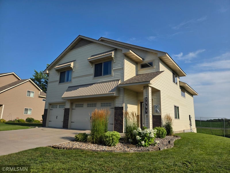 1667 Hidden Trl, Mayer, MN 55360