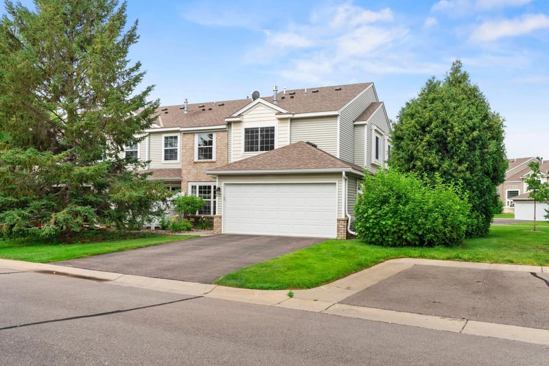 2754 Wagon Wheel Trl, Chaska, MN 55318