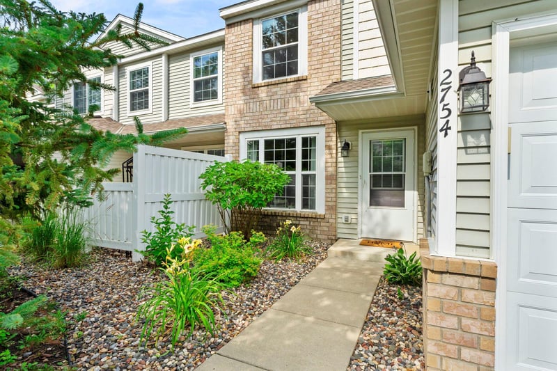 2754 Wagon Wheel Trl, Chaska, MN 55318