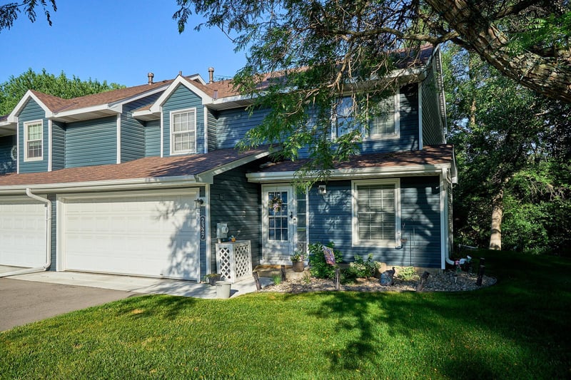 2327 Grange Ave N, Oakdale, MN 55128