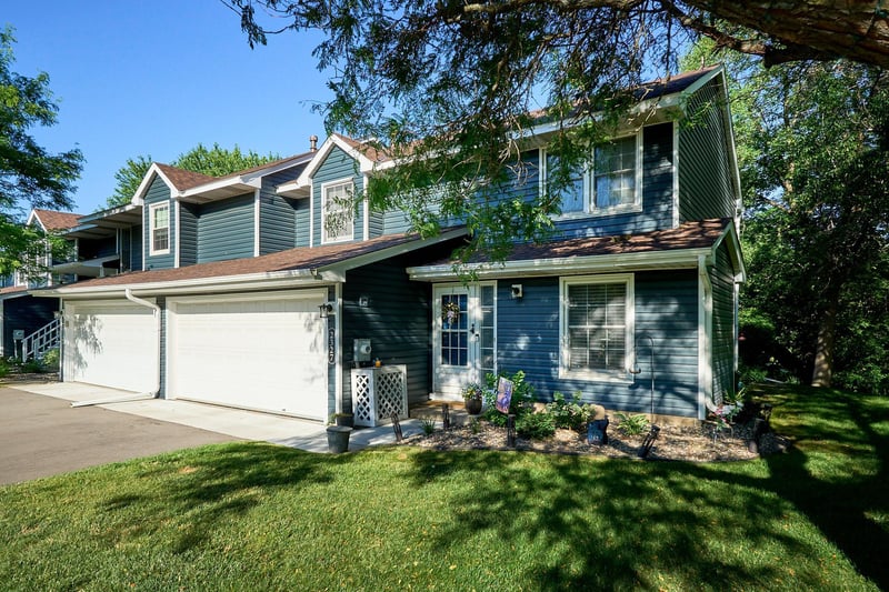 2327 Grange Ave N, Oakdale, MN 55128