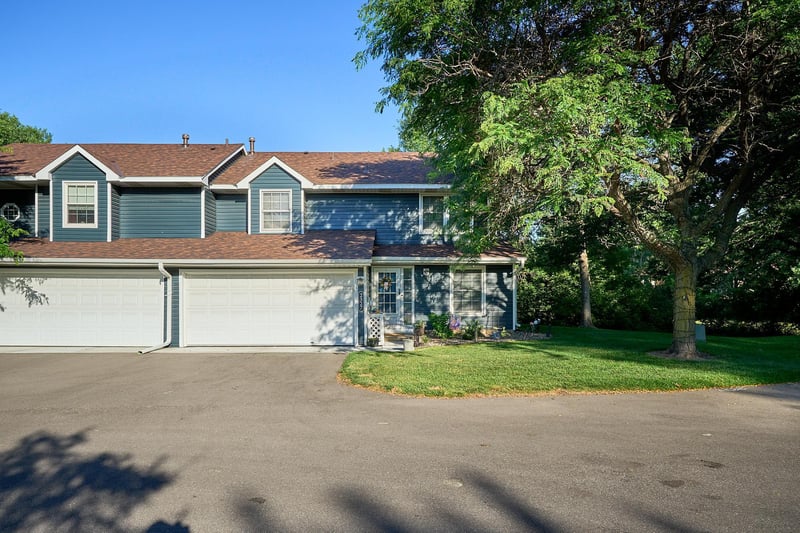 2327 Grange Ave N, Oakdale, MN 55128