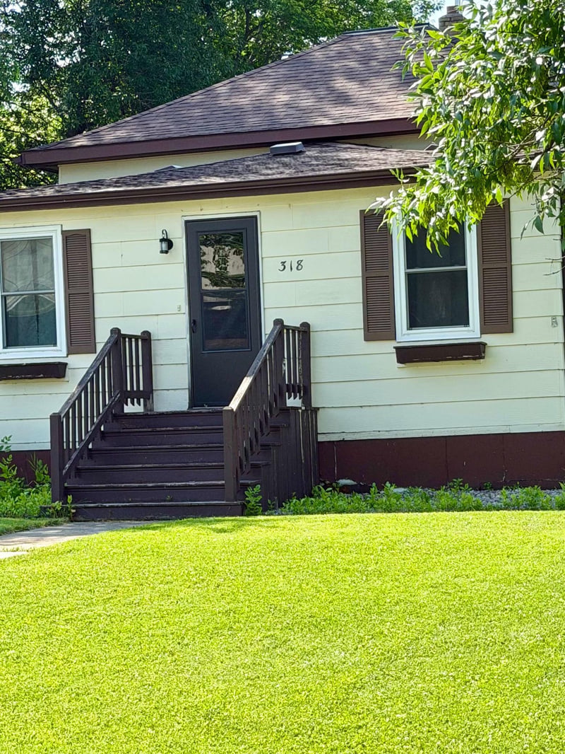 318 2nd St SE, Hallock, MN 56728