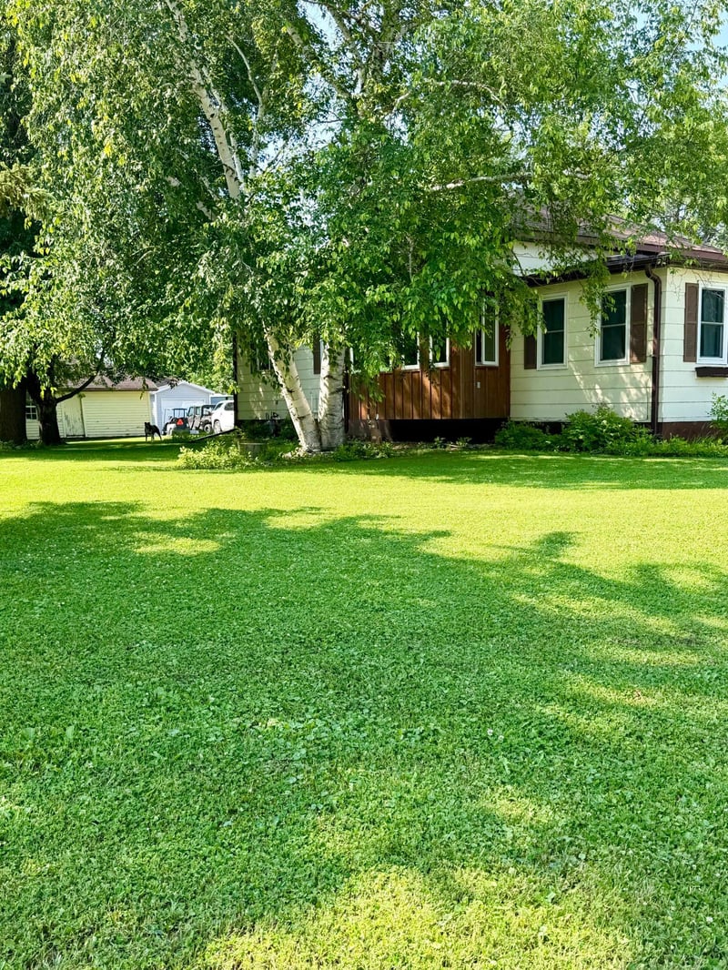 318 2nd St SE, Hallock, MN 56728