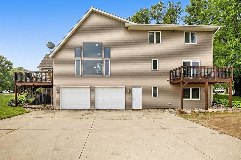 135 Airport Rd, Hutchinson, MN 55350