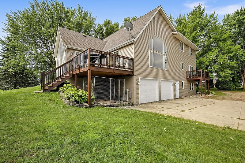 135 Airport Rd, Hutchinson, MN 55350