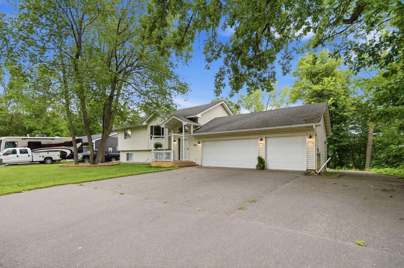 23131 Butterfield Dr NW, Saint Francis, MN 55070