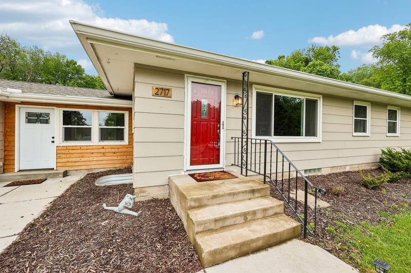 2717 Terrace Dr, Burnsville, MN 55337