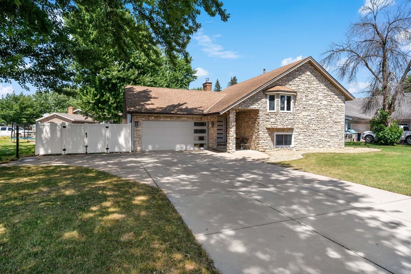 1016 Westview Dr, Farmington, MN 55024