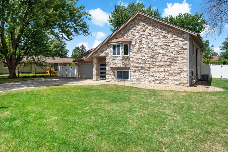 1016 Westview Dr, Farmington, MN 55024