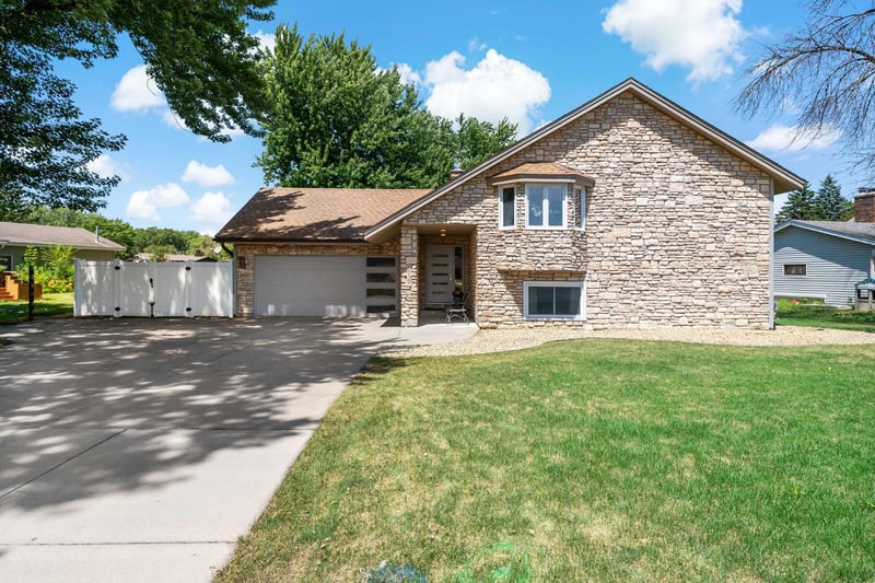 1016 Westview Dr, Farmington, MN 55024