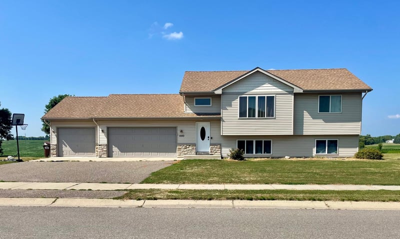 1050 Forest City Blvd NW, Maple Lake, MN 55358