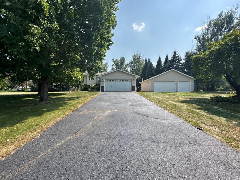 4829 253rd St, Wyoming, MN 55092