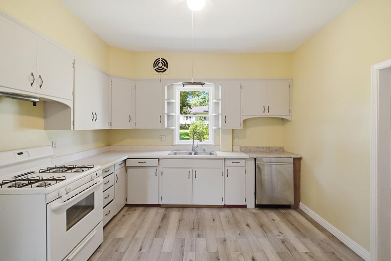 103 N 3rd St, Kiester, MN 56051
