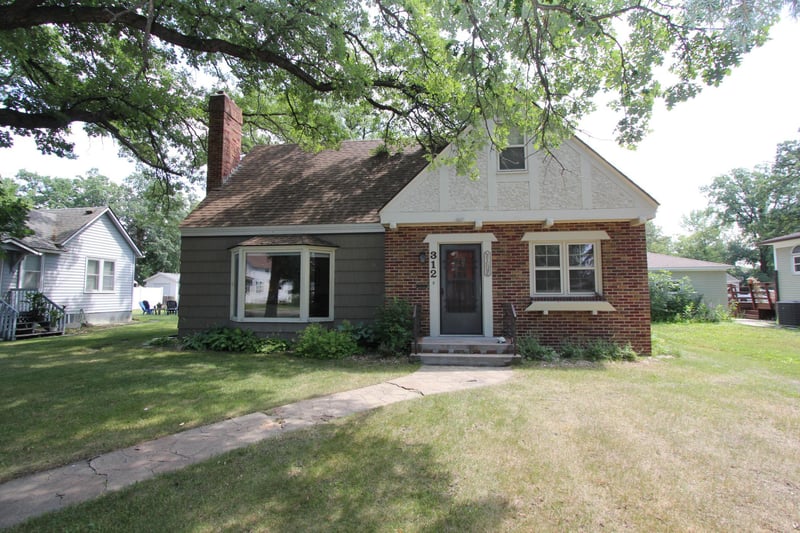 312 Kendall Ave N, Thief River Falls, MN 56701
