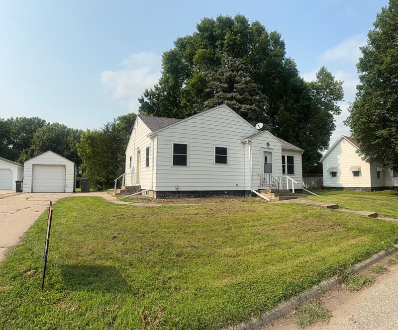318 5th Ave NE, Clara City, MN 56222