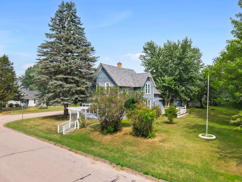 43687 Gates Ave, Harris, MN 55032