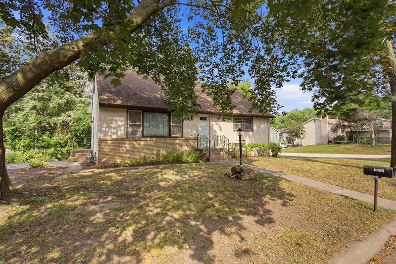 1521 Arkwright St N, Saint Paul, MN 55130