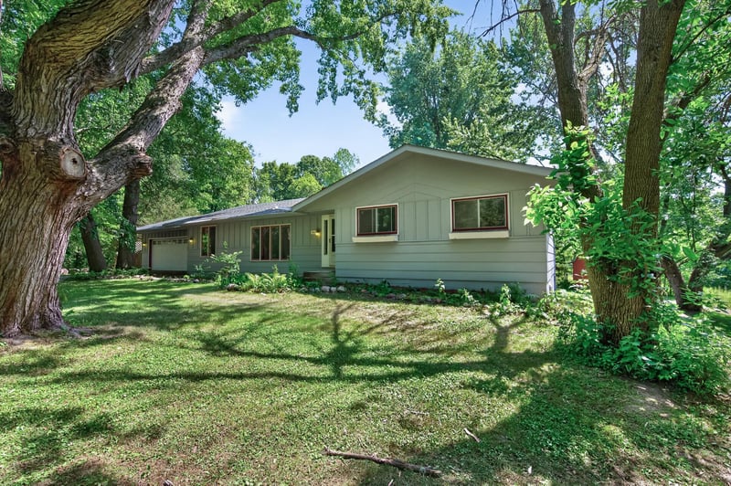 3948 Sunshine Dr, Oak Grove, MN 55303