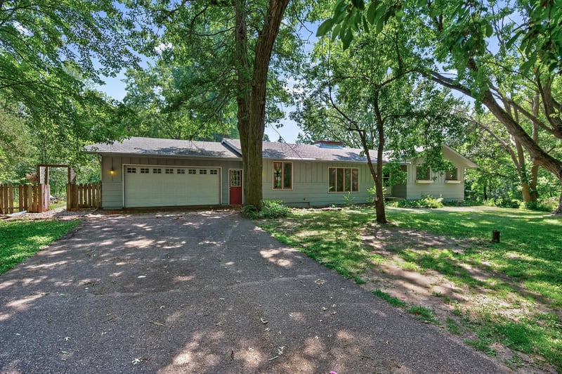3948 Sunshine Dr, Oak Grove, MN 55303