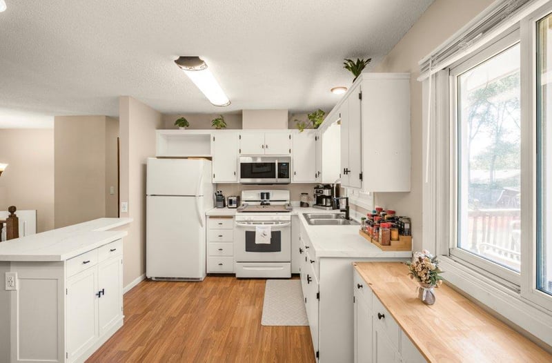 1808 W River St, Monticello, MN 55362