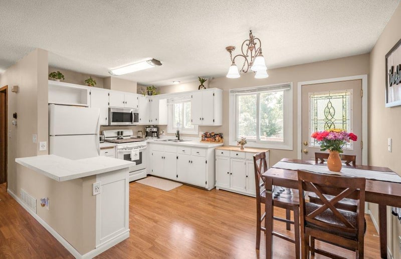 1808 W River St, Monticello, MN 55362
