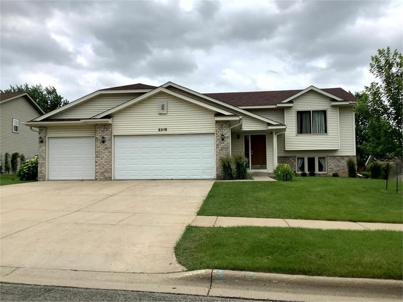 2215 Hulett Ave, Faribault, MN 55021