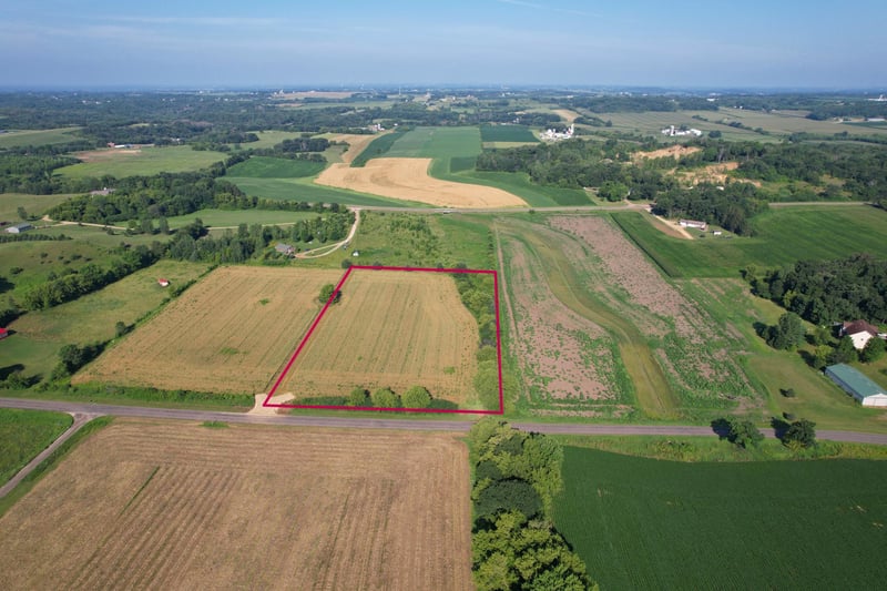 N5877 1000th St, Ellsworth, WI 54011