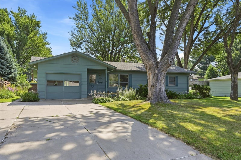 321 Hemlock St S, Stillwater, MN 55082
