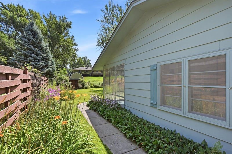 321 Hemlock St S, Stillwater, MN 55082