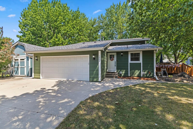 1805 Ruby Cir, Shakopee, MN 55379