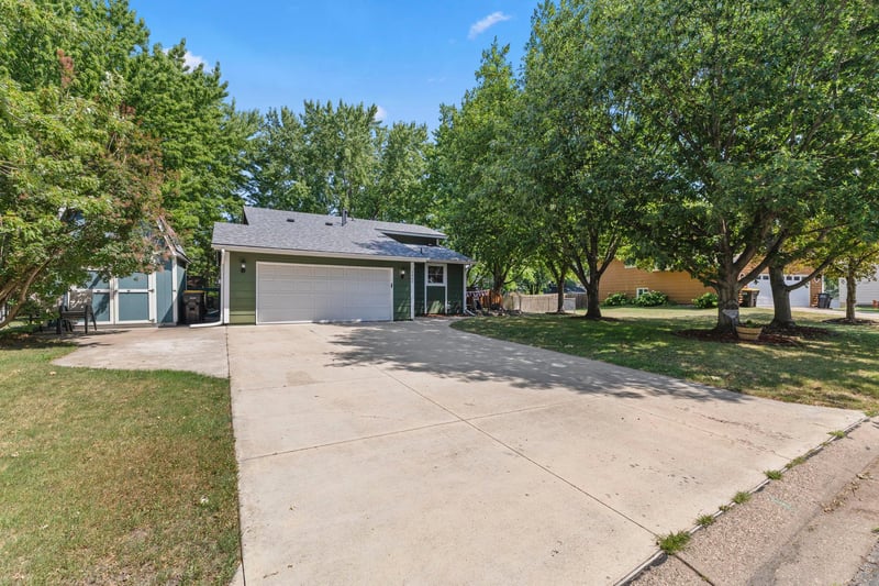 1805 Ruby Cir, Shakopee, MN 55379