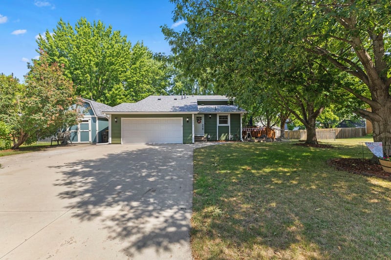 1805 Ruby Cir, Shakopee, MN 55379