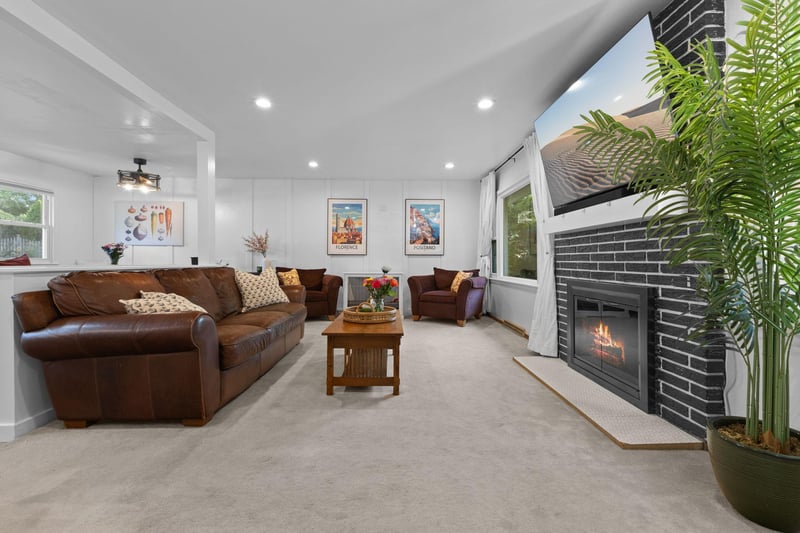 784 Creek Ave, Mendota Heights, MN 55120