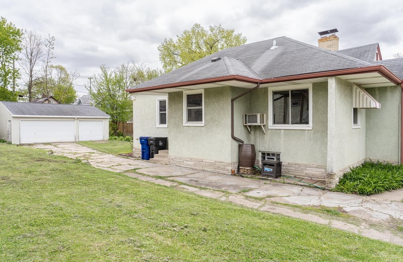 1044 Cumberland St, Saint Paul, MN 55117