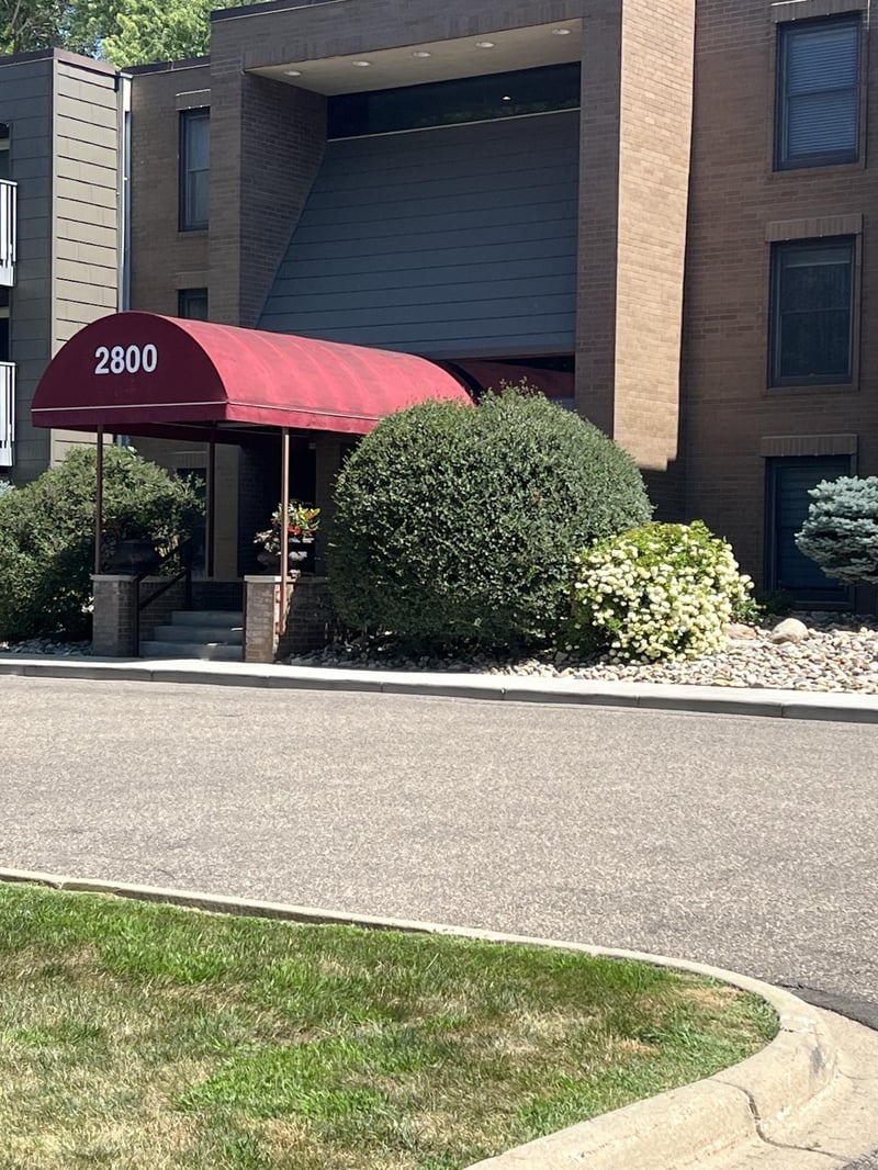 2800 Hamline Ave N #347, Roseville, MN 55113