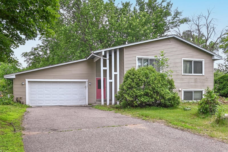 8117 Sunkist Cir, Brooklyn Park, MN 55444