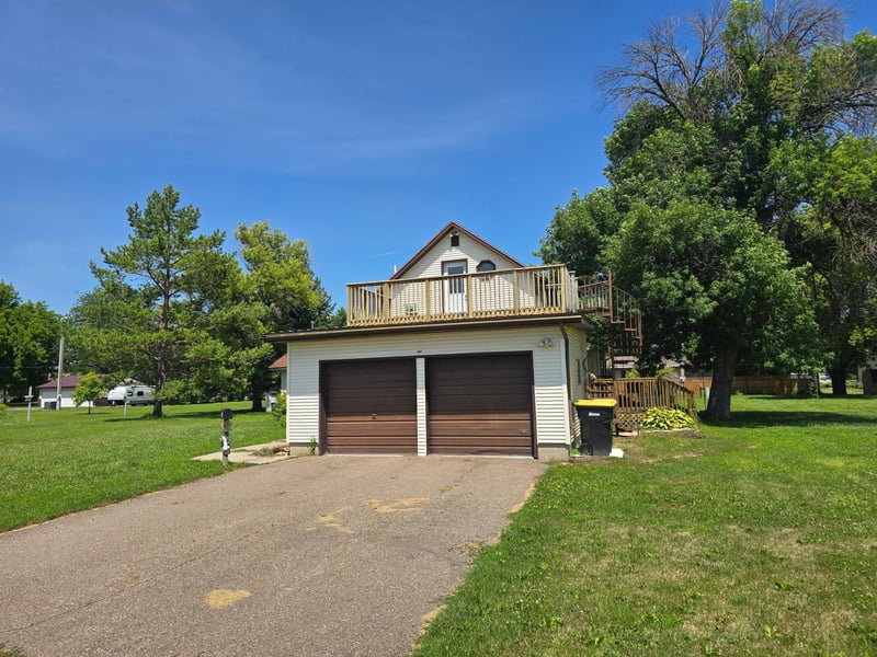 604 E Willow Ave, Olivia, MN 56277