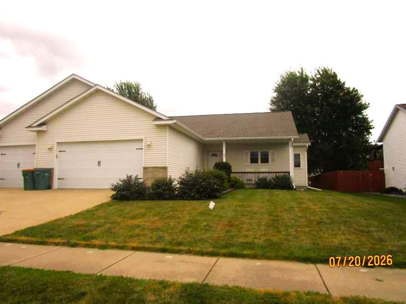 741 9th St SW, Pine Island, MN 55963