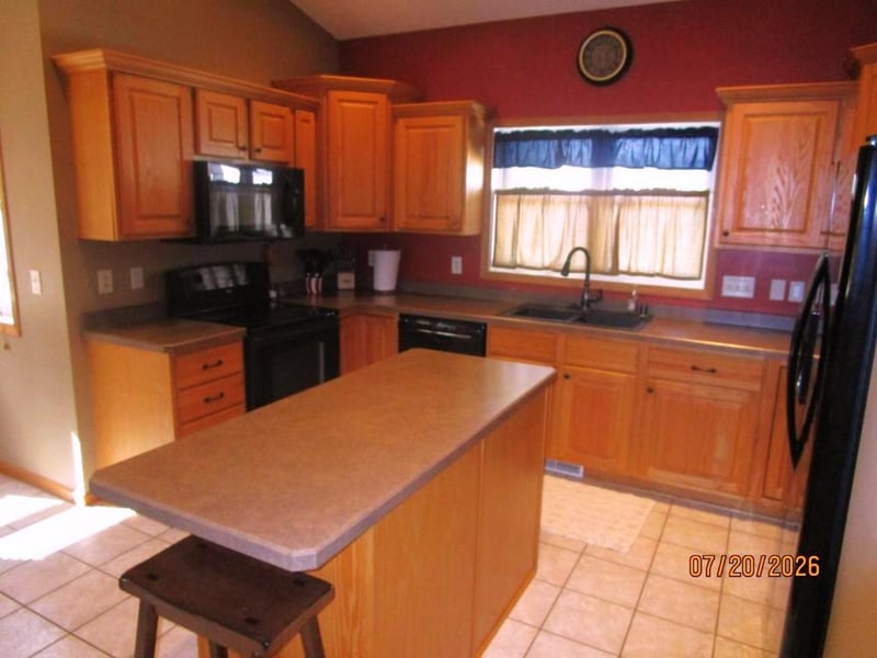 741 9th St SW, Pine Island, MN 55963