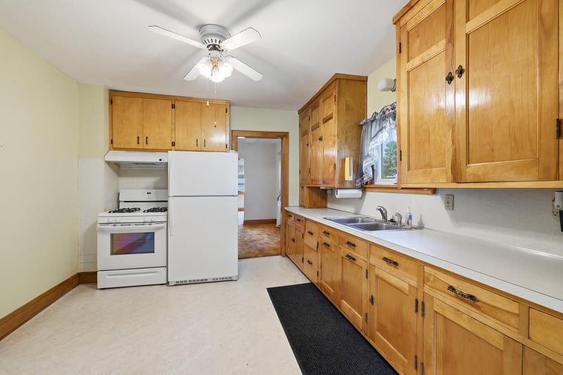 503 N Elm St, Belle Plaine, MN 56011