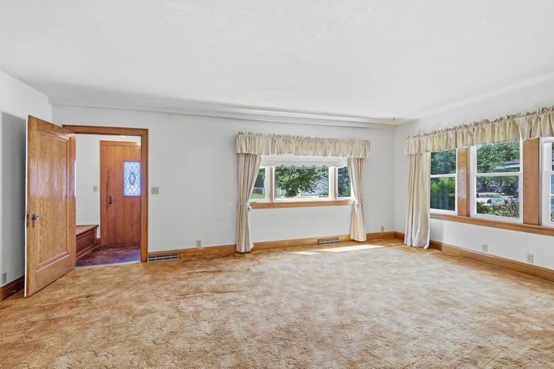503 N Elm St, Belle Plaine, MN 56011