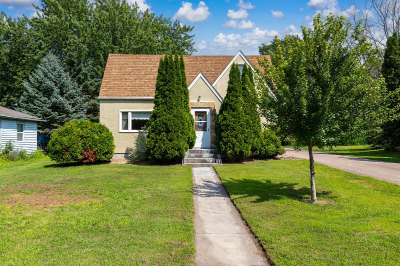 503 N Elm St, Belle Plaine, MN 56011