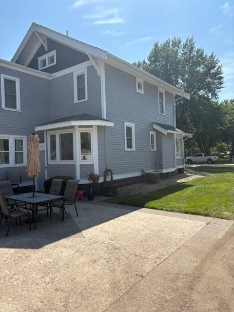 1345 6th Ave N, Windom, MN 56101