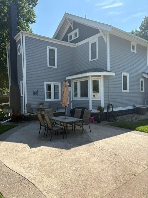 1345 6th Ave N, Windom, MN 56101