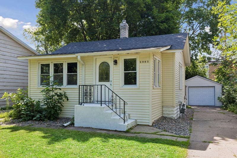 2442 Stewart Ave, Saint Paul, MN 55116
